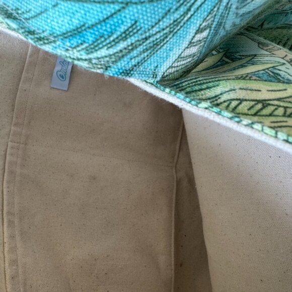 99% new Hawaiian style tote bag - Picture 4 of 5